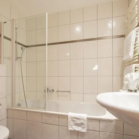 Dolce Appartement-fewo 4-bettwohnung Taeschhorn By Interhome Saas-Fee